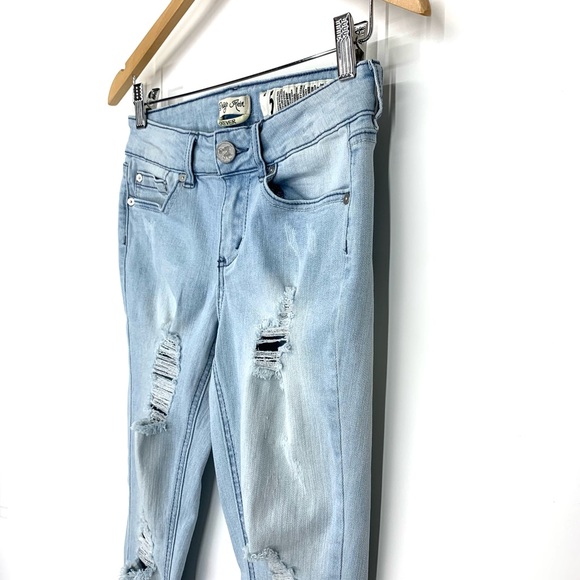 Indigo Rein Forever Stretch Light Wash Distressed Destroyed Capri Cuffed Jeans - Picture 5 of 16
